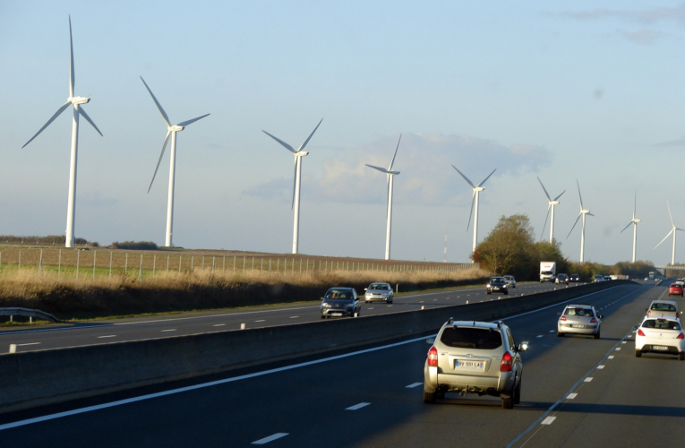 La energía eólica y solar podría continuar con su reciente tasa de crecimiento anual del 25-30% hasta el año 2025.