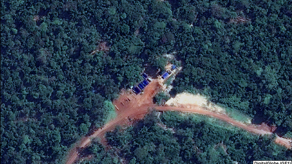 Fotografías satelitales muestran la ruta de la madera desde la extracción de los árboles hasta su embarque en los ríos de la selva de Perú. Foto: DigitalGlobe / MAAP.
