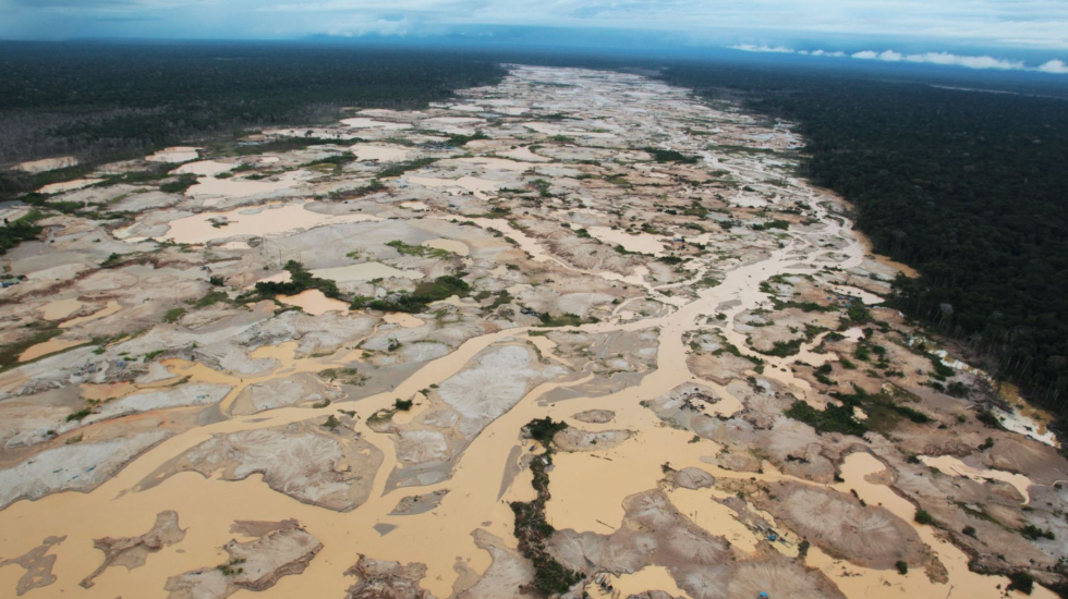 Degradación del bosque en Madre de Dios, Perú, debido a la minería aurífera. Foto: Agencia Andina.